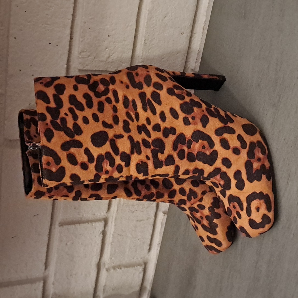 JustFab Yuki Animal Print Faux Suede Zip Up Boots. Size 6